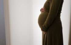 妻が不倫相手の子どもを妊娠？