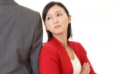 昇進パーティーで浮気が発覚！妻・夫が取るべき行動は？