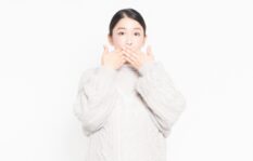 パートナーの旧友から過去の浮気話！正しい対処法は？