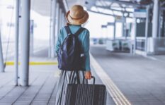 パートナーから1人旅をプレゼントされた！浮気・不倫を疑うべき？