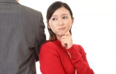 お盆明けの出張は嘘？浮気・不倫の確認方法は？